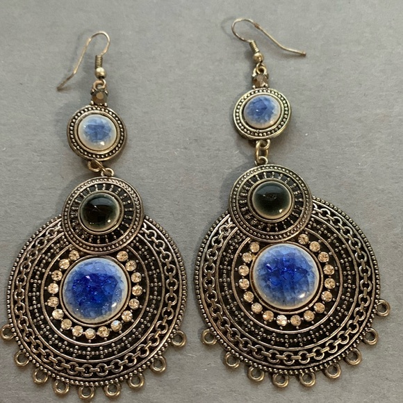 Jewelry - Beautiful pierced earrings 3 1/2”